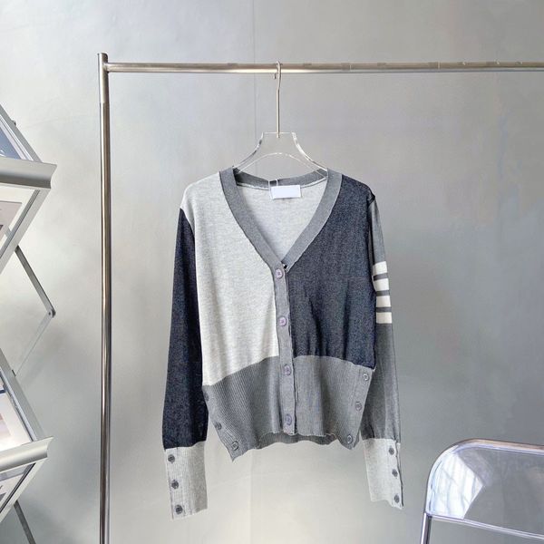 design clothing dark and light grey matching cardigan long sleeve v-neck sunscreen air conditioning shirt thin ice silk british contrast col, White;black
design clothing dark and light grey matching cardigan long sleeve v-neck sunscreen air conditioning shirt thin ice silk british contrast col, White;black