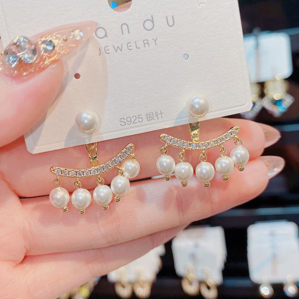 dangle earrings s925 silver needle korean temperament versatile two pearl tassel female personality simple and exquisite foreign style
dangle earrings s925 silver needle korean temperament versatile two pearl tassel female personality simple and exquisite foreign style