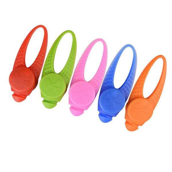 dog collars & leashes 1pcs pet led night light ciondolo di sicurezza collana pendente leggero per cucciolo cane 8x2,5 cm
dog collars & leashes 1pcs pet led night light ciondolo di sicurezza collana pendente leggero per cucciolo cane 8x2,5 cm