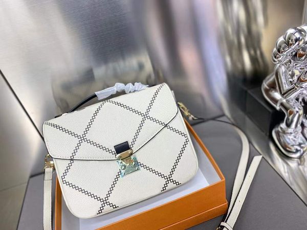5a+ shoulder bags ladies handbags luxury designer 2022 leather golden hardware crossbody clutch 25cm black wallet diagonal bag flower wallet
5a+ shoulder bags ladies handbags luxury designer 2022 leather golden hardware crossbody clutch 25cm black wallet diagonal bag flower wallet