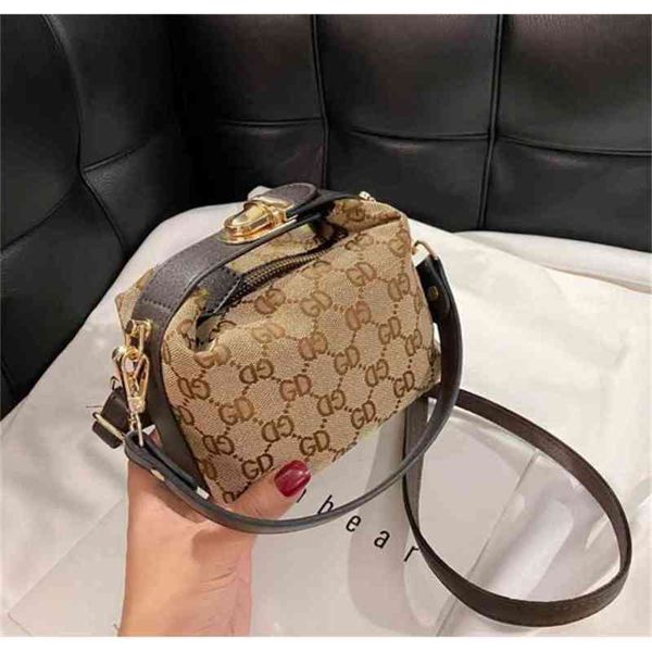 2022 factory outlet online handbags autumn women's bag envelope postman single shoulder messenger trend fen red
2022 factory outlet online handbags autumn women's bag envelope postman single shoulder messenger trend fen red