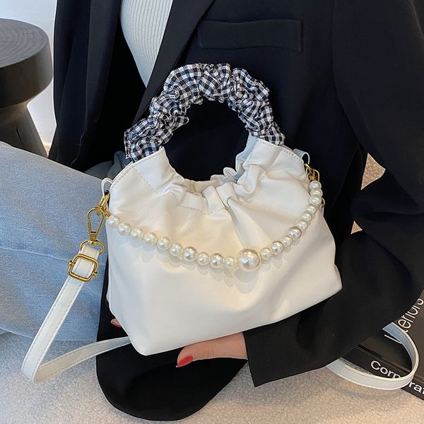 niche design bag women all-match 2021 new fashion pearl handbag high-end western style cloud bag shoulder bag width 21cm
niche design bag women all-match 2021 new fashion pearl handbag high-end western style cloud bag shoulder bag width 21cm