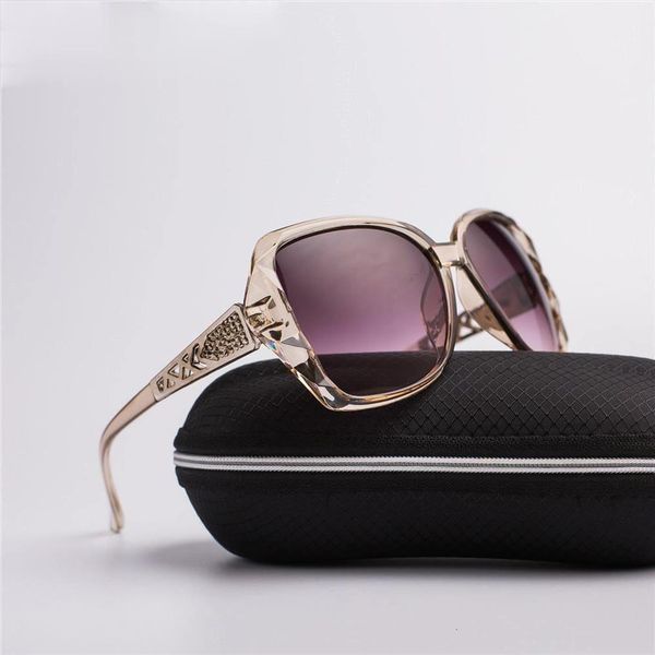 classic vintage square sunglasses woman siamese oversized men retro lentes de sol mujer, White;black
classic vintage square sunglasses woman siamese oversized men retro lentes de sol mujer, White;black