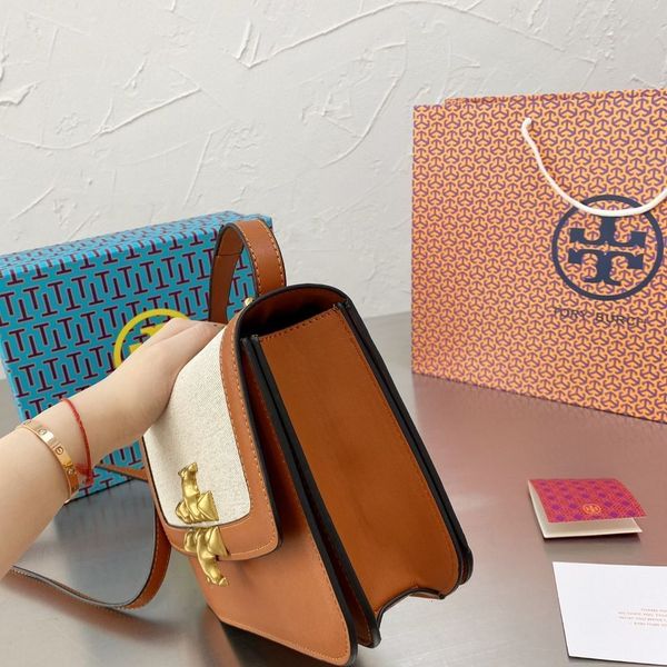 summer product 2021 recommendation original hardware chain custom leather women's bag fashion versatile portable one shoulder messenger
summer product 2021 recommendation original hardware chain custom leather women's bag fashion versatile portable one shoulder messenger