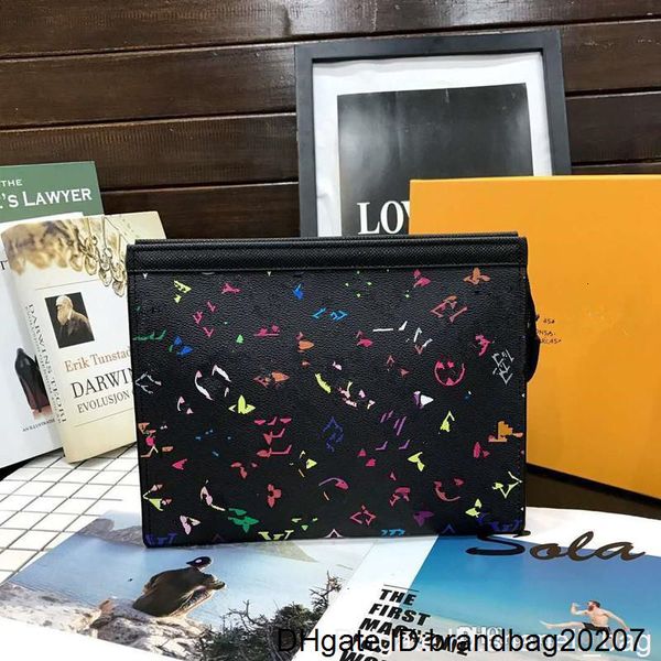 2020 vogue new fund 2020 print female leisure hand bag joker phone package three-color both men and women clutch w
2020 vogue new fund 2020 print female leisure hand bag joker phone package three-color both men and women clutch w