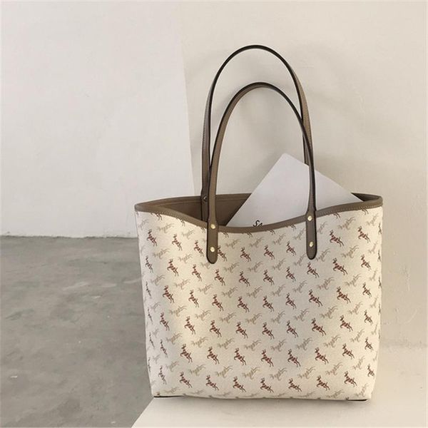 solid color shoulder bag women hand ladies large-capacity package lady handbags and purses leather bags
solid color shoulder bag women hand ladies large-capacity package lady handbags and purses leather bags