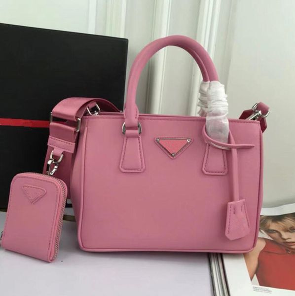 fashion women shoulder bags unique triangle logo genuine leather chest pack lady tote handbags presbyopic purse messenger
fashion women shoulder bags unique triangle logo genuine leather chest pack lady tote handbags presbyopic purse messenger