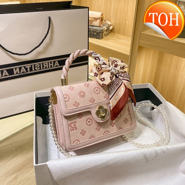 summer versatile single shoulder messenger women's 2021 new fashion niche design old flower silk scarf soft leather small square bag
summer versatile single shoulder messenger women's 2021 new fashion niche design old flower silk scarf soft leather small square bag
