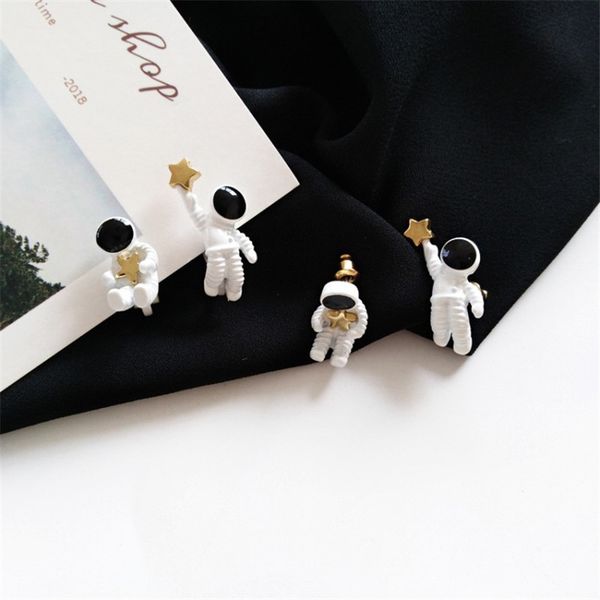 mini asymmetric pentagram contracted earrings gag novelty games toys ladies space astronauts small stud woman girls cute earring
mini asymmetric pentagram contracted earrings gag novelty games toys ladies space astronauts small stud woman girls cute earring