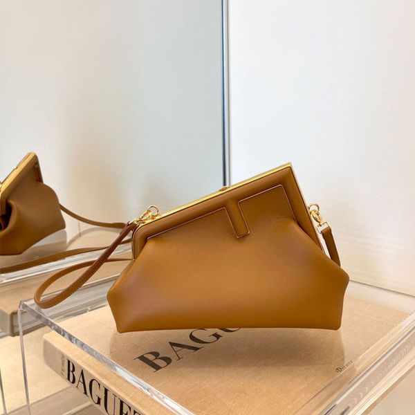 luxury handbags storage r09 cloud clip 2021 autumn winter new sheepskin shoulder bag fashion diagonal chain women's bag
luxury handbags storage r09 cloud clip 2021 autumn winter new sheepskin shoulder bag fashion diagonal chain women's bag