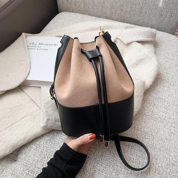 winter high-quality ladies handbags 2021 trendy korean fashion one-shoulder messenger bag brand designer bucket shoulder bags
winter high-quality ladies handbags 2021 trendy korean fashion one-shoulder messenger bag brand designer bucket shoulder bags