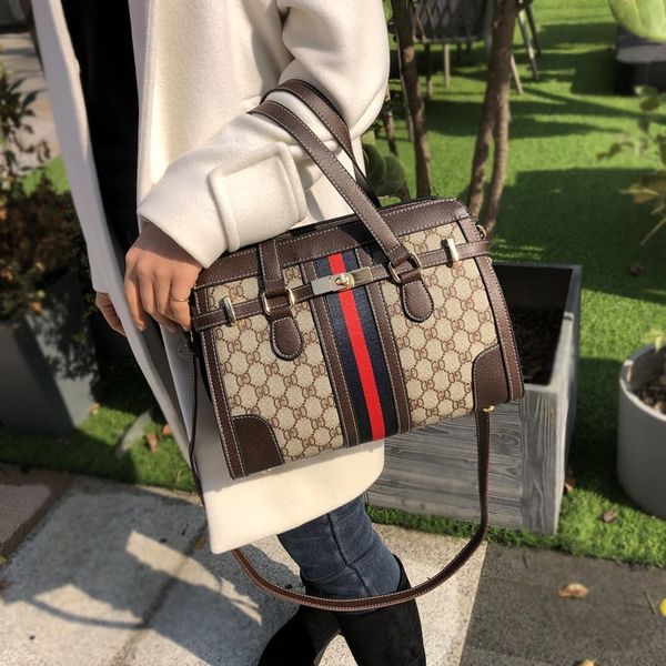 women's 2021 new printing large capacity temperament one shoulder handbag versatile messenger bag fashion
women's 2021 new printing large capacity temperament one shoulder handbag versatile messenger bag fashion