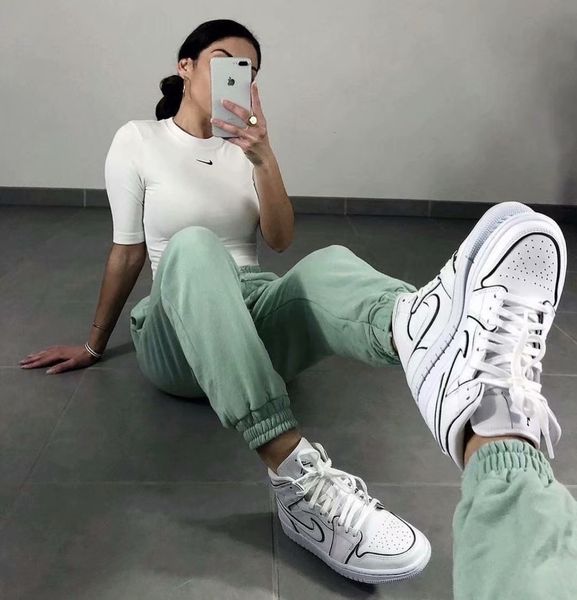 capri streetwear 90s skater style solid sweatpants elastic waistband thick pockets hare pants for women indie winter outfits, Black;white
capri streetwear 90s skater style solid sweatpants elastic waistband thick pockets hare pants for women indie winter outfits, Black;white