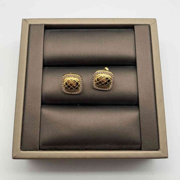 special offer 2021 luxury designer jewelry / new surface grid inlaid with diamond, simple and fashionable style, small earrings for women, Silver
special offer 2021 luxury designer jewelry / new surface grid inlaid with diamond, simple and fashionable style, small earrings for women, Silver