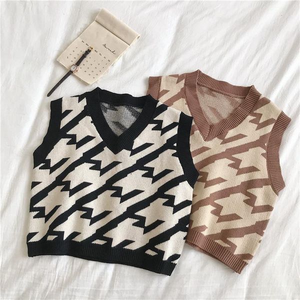 women's vests woman clothes spring and autumn knitted vest waistcoat sleeveless jacket women sweater, Black;white
women's vests woman clothes spring and autumn knitted vest waistcoat sleeveless jacket women sweater, Black;white