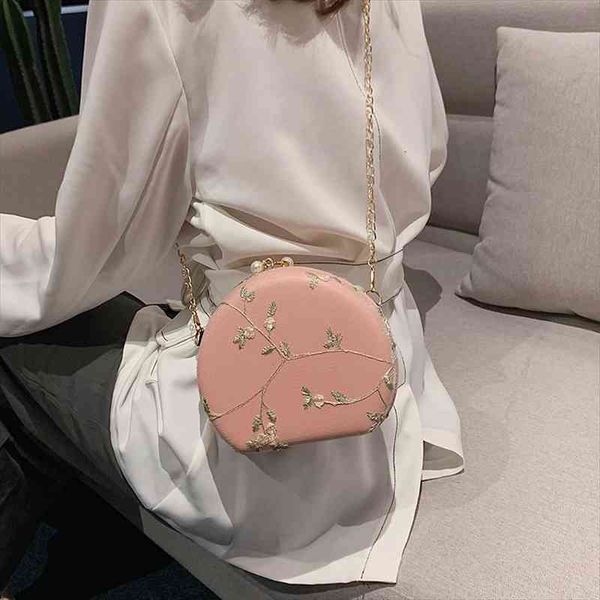 embroidery flowers design women flap evening bags clutch gold chain shoulder girls handbags purses for ladies party bag
embroidery flowers design women flap evening bags clutch gold chain shoulder girls handbags purses for ladies party bag