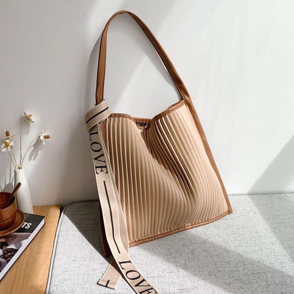 evening bags crossbody tote bag 2021 winter high-quality pu leather women's designer handbag small shoulder
evening bags crossbody tote bag 2021 winter high-quality pu leather women's designer handbag small shoulder