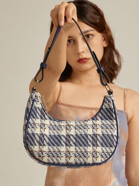 niche design sense underarm bag female 2021 new plaid crescent-shaped handbag shoulder messenger bag french fashion all-match female bag
niche design sense underarm bag female 2021 new plaid crescent-shaped handbag shoulder messenger bag french fashion all-match female bag