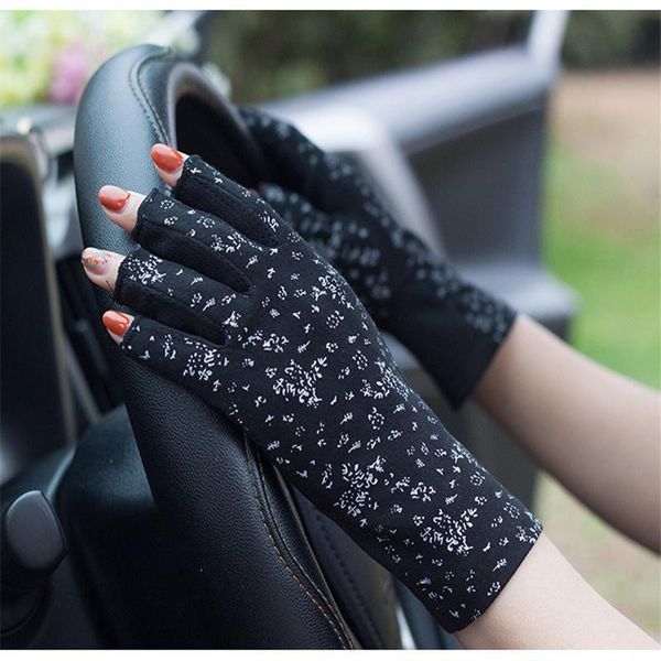 cycling gloves vrouwen katoen zomer handschoenen vingerloze half vinger anti-skid zon bescherming afdrukken dunne dot korte rijden, Black
cycling gloves vrouwen katoen zomer handschoenen vingerloze half vinger anti-skid zon bescherming afdrukken dunne dot korte rijden, Black