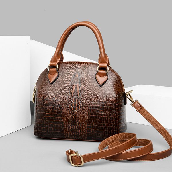 2021 hand fashion mother's middle aged one shoulder messenger high capacity women's bag
2021 hand fashion mother's middle aged one shoulder messenger high capacity women's bag