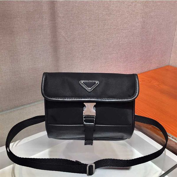 postmans bag men or women simple and comfortable backpack suitable for daily messenger bags classic fashion mailbags one shoulder packet 
postmans bag men or women simple and comfortable backpack suitable for daily messenger bags classic fashion mailbags one shoulder packet