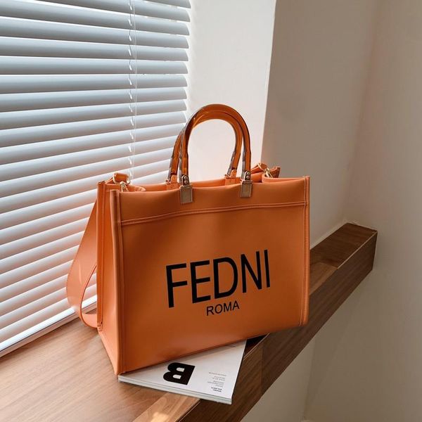 evening bags women's premium texture luxury shoulder bag 2021 fashion designer solid color letter handbag all-match messenger
evening bags women's premium texture luxury shoulder bag 2021 fashion designer solid color letter handbag all-match messenger