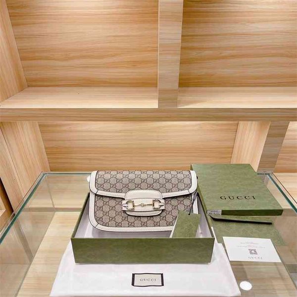2021 star same style horse buckle saddle bag retro net red fashion women's luxuryss designerss yw
2021 star same style horse buckle saddle bag retro net red fashion women's luxuryss designerss yw