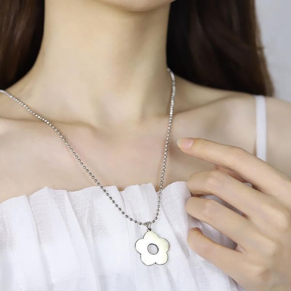 pendant necklaces fashion stainless steel flower titanium beanie round bead chain punk hip hop necklace does not fade men and women jewelry, Silver
pendant necklaces fashion stainless steel flower titanium beanie round bead chain punk hip hop necklace does not fade men and women jewelry, Silver