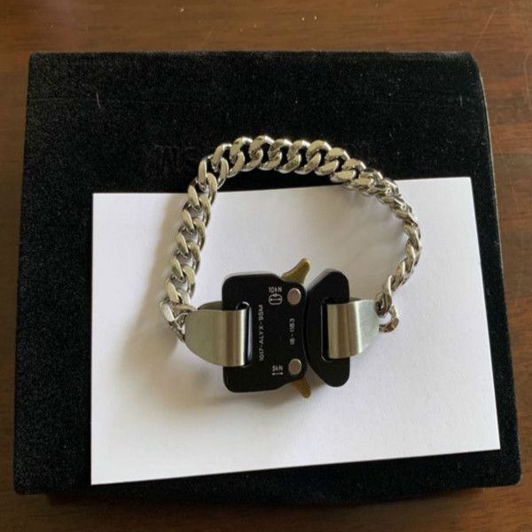 alyx river link bracelet men women 1017 alyx 9sm lasered bracelets stainless steel black metal buckle austria q0717
alyx river link bracelet men women 1017 alyx 9sm lasered bracelets stainless steel black metal buckle austria q0717
