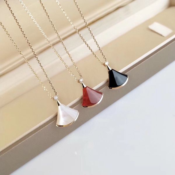 necklace baojia seiko pure silver 925 original buckle clavicle women's diamond skirt fan pendant gift
necklace baojia seiko pure silver 925 original buckle clavicle women's diamond skirt fan pendant gift