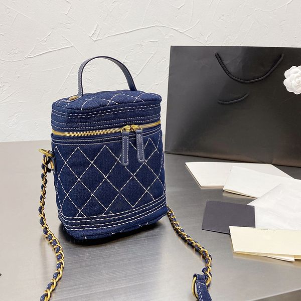 fashion brand canvas postman bag high-quality shoulder bags handbag crossbody different styles with box exquisite packaging size 15*20 cm
fashion brand canvas postman bag high-quality shoulder bags handbag crossbody different styles with box exquisite packaging size 15*20 cm