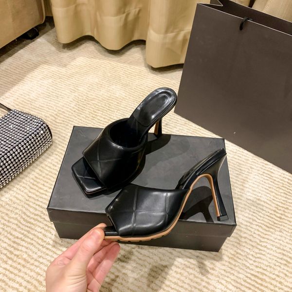 women's sandals luxury fashion 2021 new style breathable anti-slip color rhombus slippers size 34-40 with box, Black
women's sandals luxury fashion 2021 new style breathable anti-slip color rhombus slippers size 34-40 with box, Black