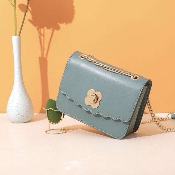 messenger bags messenger bags2021 women's one shoulder messenger lace flip small square bag
messenger bags messenger bags2021 women's one shoulder messenger lace flip small square bag