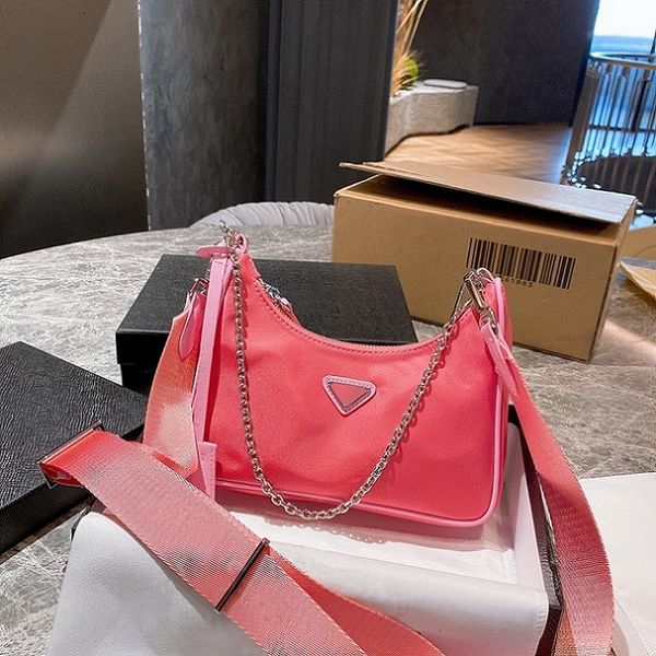 2021 new classic three-in-one bag leather material fashionable temperament trendsetter essential temperament lady shoulder bags oblique stra
2021 new classic three-in-one bag leather material fashionable temperament trendsetter essential temperament lady shoulder bags oblique stra