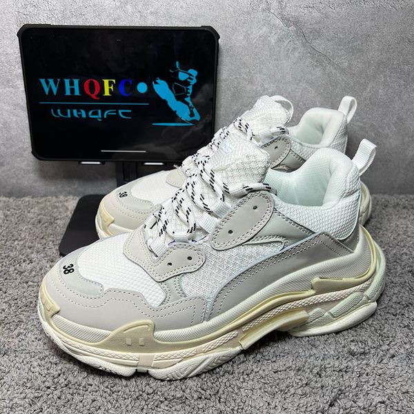 mens triple s shoes 17fw sneaker womens paris black white letter colorful blue bright red rice ash grey green pink silvery retro ladies desi
mens triple s shoes 17fw sneaker womens paris black white letter colorful blue bright red rice ash grey green pink silvery retro ladies desi