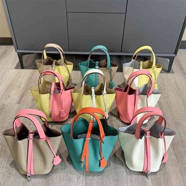 outlet herme 2021 togo leather color matching cabe simple and versatile portable bucket bag luxuryss designerss stor wan
outlet herme 2021 togo leather color matching cabe simple and versatile portable bucket bag luxuryss designerss stor wan