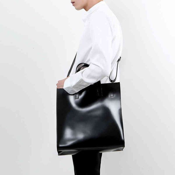korean men's pu handbag fashion straddle business briefcase bright leather shoulder, Black;red
korean men's pu handbag fashion straddle business briefcase bright leather shoulder, Black;red