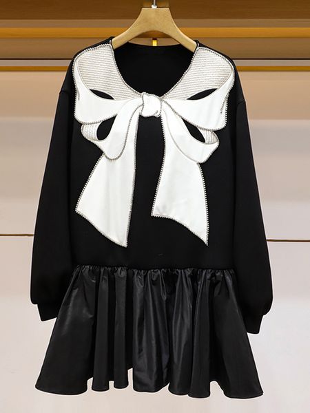 2021 autumn new cute youth-looking heavy industry beads bow ruffled loose slimming dress, White;black 
2021 autumn new cute youth-looking heavy industry beads bow ruffled loose slimming dress, White;black