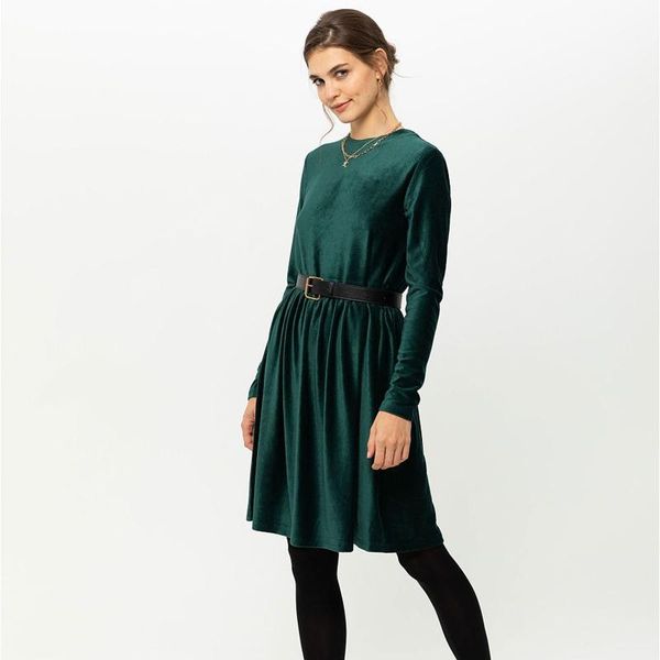 velvet dress female elegant party long sleeve o neck waist designer vintage winter 2021 casual dresses, Black;gray
velvet dress female elegant party long sleeve o neck waist designer vintage winter 2021 casual dresses, Black;gray