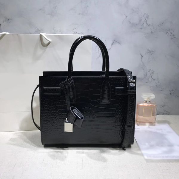 2020 new style the crocodile grain inside is cowhide the young lamb's skin quality of a material soft women bags large capacity in the
2020 new style the crocodile grain inside is cowhide the young lamb's skin quality of a material soft women bags large capacity in the