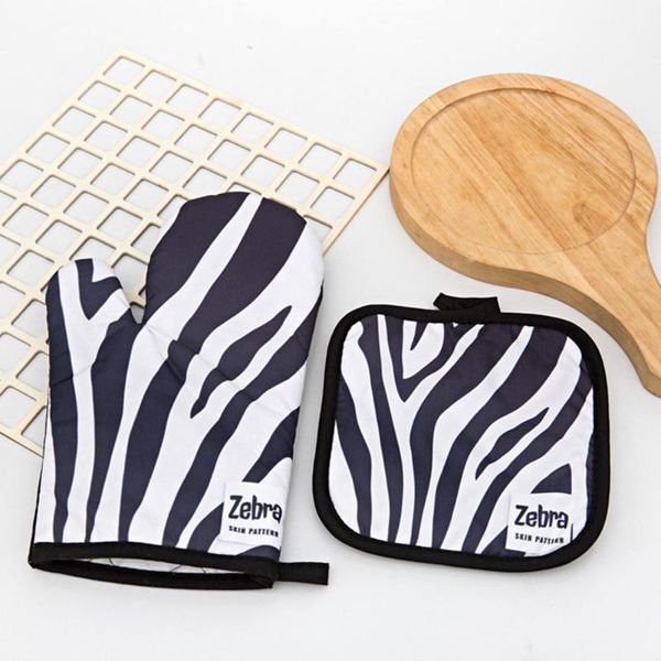 pot holder for kitchen baking grilling heat resistant bbq gloves polyester soft oven mitts set printing non slip multifunction
pot holder for kitchen baking grilling heat resistant bbq gloves polyester soft oven mitts set printing non slip multifunction