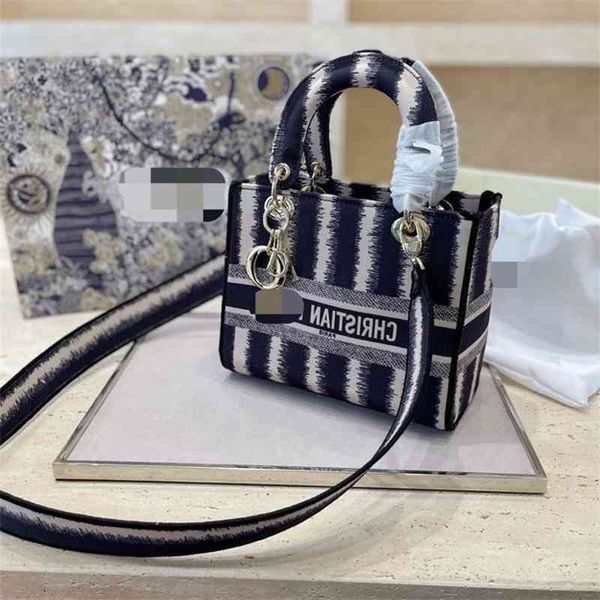 new 2021 hand princess christian with lock edge embroidery stripe canvas cross carry small square fashionable women's bagzol8
new 2021 hand princess christian with lock edge embroidery stripe canvas cross carry small square fashionable women's bagzol8