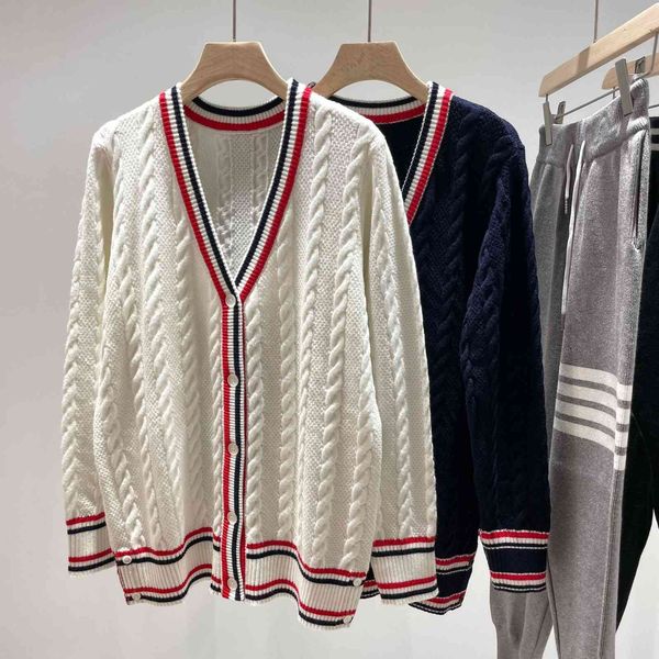 men's and women's 2021 autumn winter new tb knitted cardigan contrast color lazy style aging medium long loose sweater coat women, White;black
men's and women's 2021 autumn winter new tb knitted cardigan contrast color lazy style aging medium long loose sweater coat women, White;black