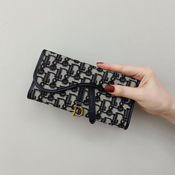 classic wallets women's purse in hand korean version of female students autumn and wter 2021, Red;black
classic wallets women's purse in hand korean version of female students autumn and wter 2021, Red;black