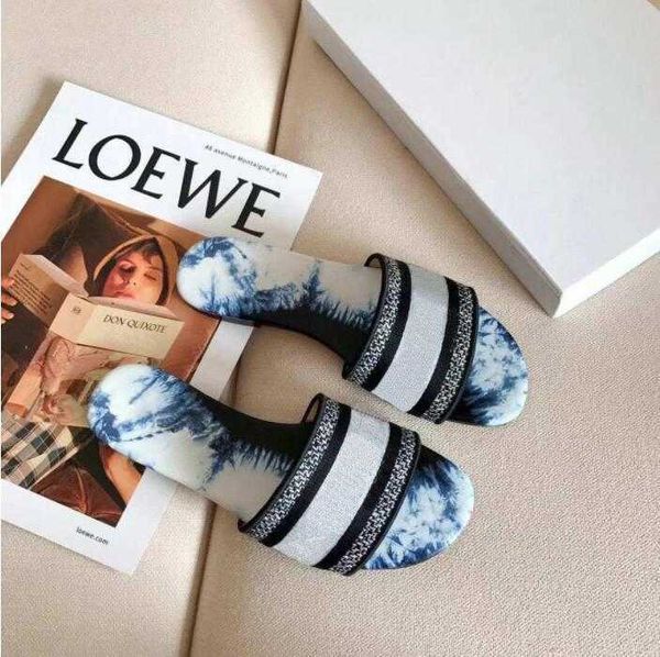 2021 luxury spring and autumn new embroidered letters beach flat cotton slippers black fabric word sandals
2021 luxury spring and autumn new embroidered letters beach flat cotton slippers black fabric word sandals