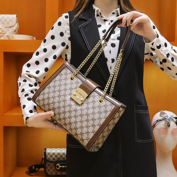 advanced sense tote bag women's and winter new fashion leather one shoulder chain large capacity handbags premium
advanced sense tote bag women's and winter new fashion leather one shoulder chain large capacity handbags premium
