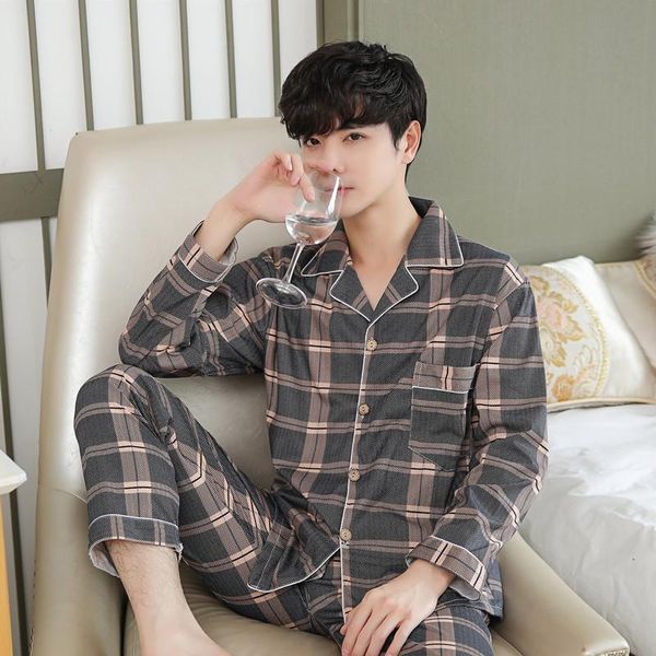 men's sleepwear 2021 fall winter pajamas for men 2 piece set cotton pjs fashion plaid home clothes long sleeves loose homewear, Black;brown
men's sleepwear 2021 fall winter pajamas for men 2 piece set cotton pjs fashion plaid home clothes long sleeves loose homewear, Black;brown