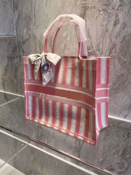 high-end digner bag dign rose pink single shoulder msenger portable multifunctional fashion trend shopping
high-end digner bag dign rose pink single shoulder msenger portable multifunctional fashion trend shopping