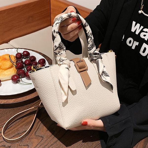 evening bags designer high capacity shoulder handbag for women 2021 trends brand travel bag portable bucket
evening bags designer high capacity shoulder handbag for women 2021 trends brand travel bag portable bucket