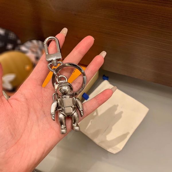2021 luxury designer keychain car key chain men women bag pendant accessories with box 2 options good nice, Silver
2021 luxury designer keychain car key chain men women bag pendant accessories with box 2 options good nice, Silver